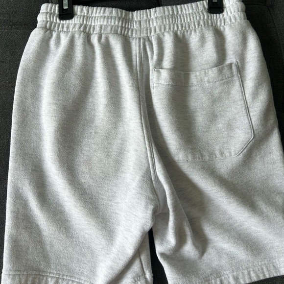 Like new Men’s H&M shorts - Picture 2 of 3